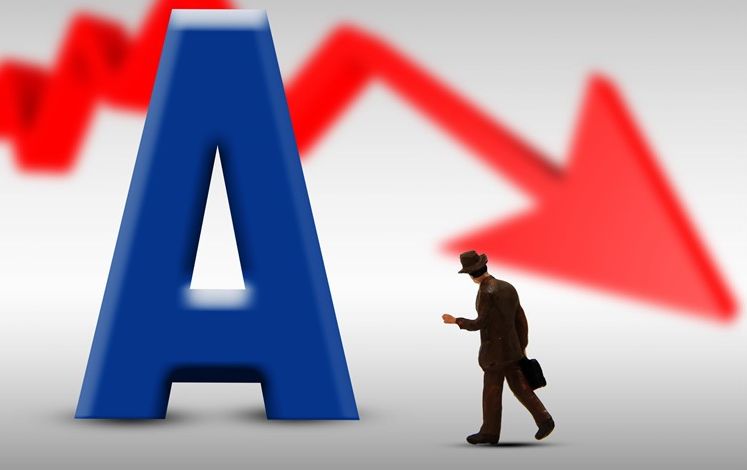 黄金短线突然又飙升！金价非常接近2400美元